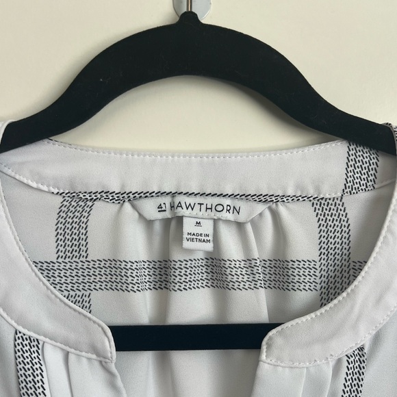 💛Buy two, get one💛 41 Hawthorn Black & White Blouse - Picture 2 of 2